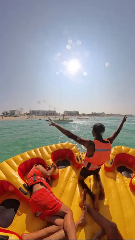 Photo 1 de Aqua Rocket - Décollez des Vagues !