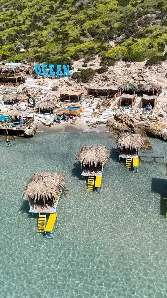 Photo 1 de Océan El Bounta - paillote dans l’eau