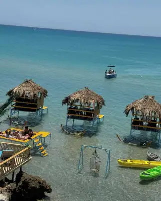 Océan El Bounta - paillote dans l’eau